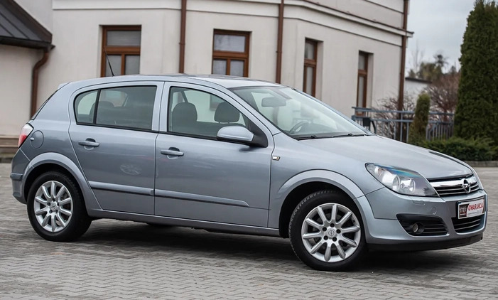 Opel Astra cena 15900 przebieg: 201211, rok produkcji 2006 z Hajnówka małe 352